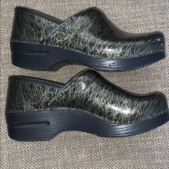 EUC Dansko Clogs Size 39. - Picture 4 of 9